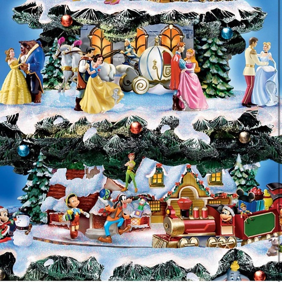 Disney 75 character tabletop Christmas tree - Picture 3 of 5